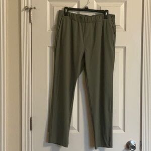 Vuori Women’s Miles Ankle pants. Size medium, pistachio in color.